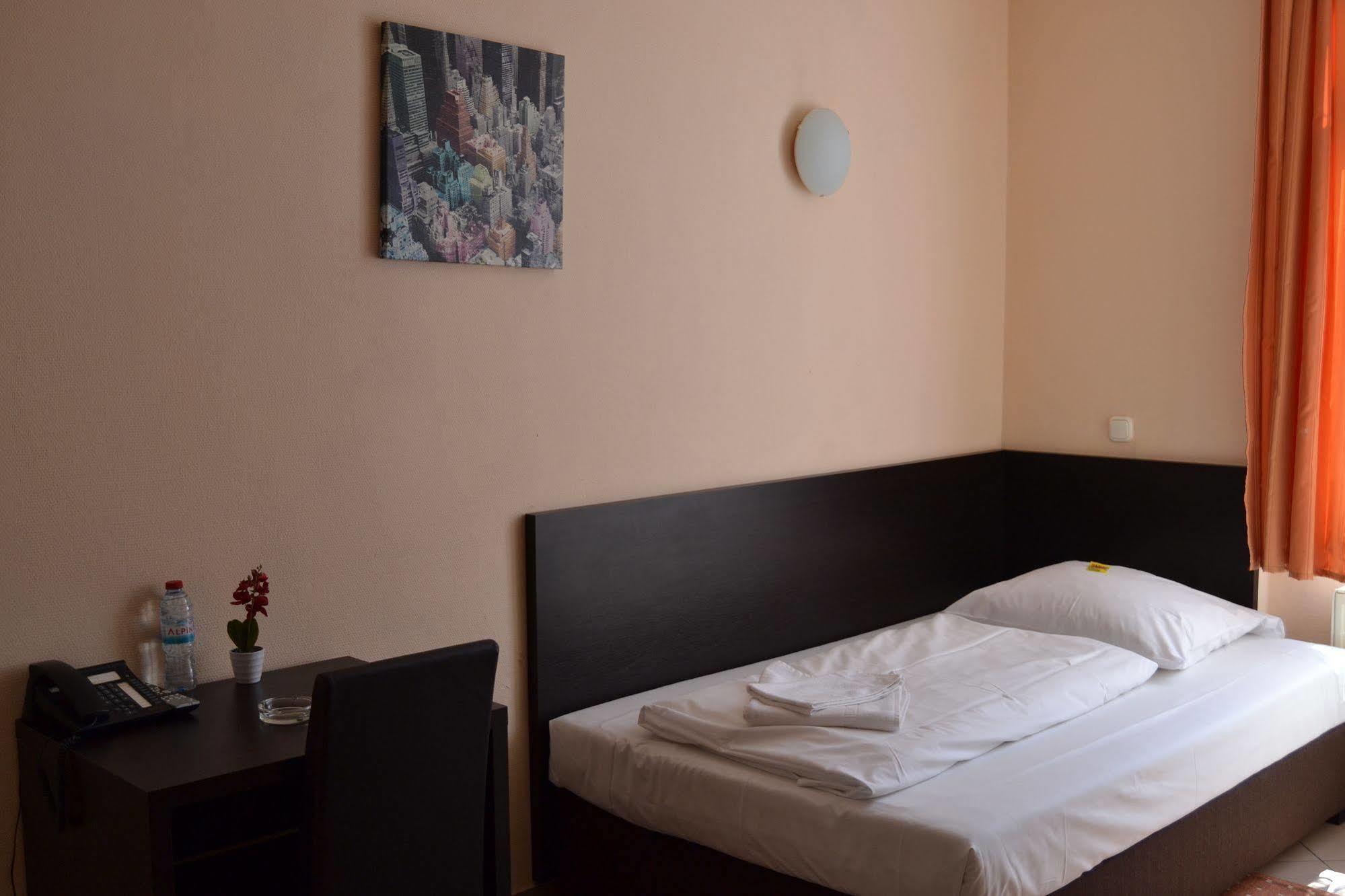 Angel Hotel Франкфурт-на-Майні Екстер'єр фото